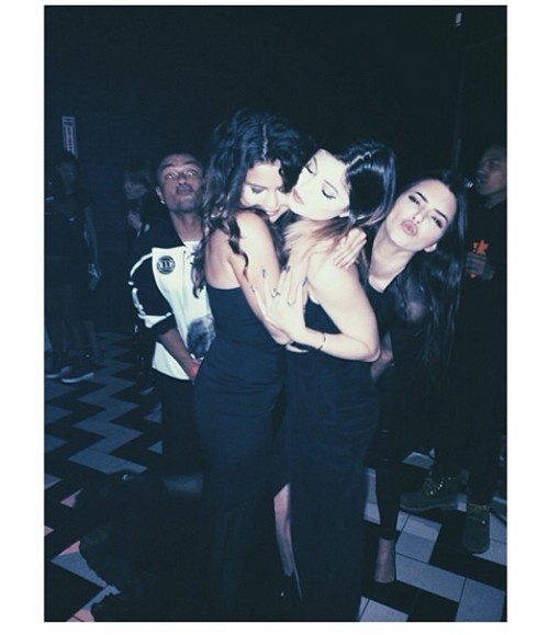 Selena Gomez pojawi się w show Kardashianów? (FOTO)