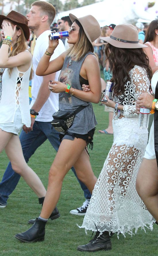 Jennerki i Selena Gomez razem na Coachelli (FOTO) Jennerki i Selena Gomez razem na Coachelli (FOTO)