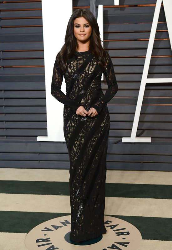 Selenę Gomez zapytano, czy ma sztuczne włosy (FOTO) Selenę Gomez zapytano, czy ma sztuczne włosy (FOTO)