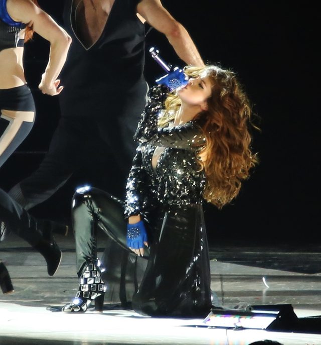Selena Gomez bardzo wyszczuplała - zobaczcie, jak wygląda na scenie