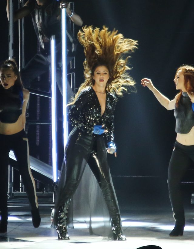 Selena Gomez bardzo wyszczuplała - zobaczcie, jak wygląda na scenie