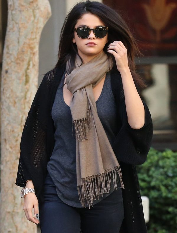 Selena Gomez wywołała skandal sesją dla magazynu V (FOTO) Selena Gomez wywołała skandal sesją dla magazynu V (FOTO)