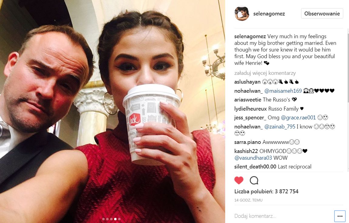 Jaką kreację wybrała Selena Gomez na wesele przyjaciół? Jaką kreację wybrała Selena Gomez na wesele przyjaciół?