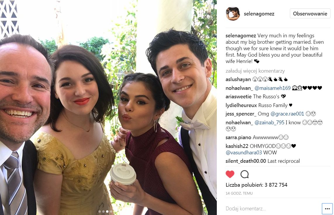 Jaką kreację wybrała Selena Gomez na wesele przyjaciół? Jaką kreację wybrała Selena Gomez na wesele przyjaciół?