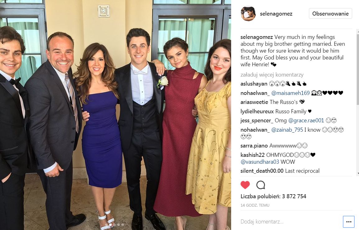 Jaką kreację wybrała Selena Gomez na wesele przyjaciół? Jaką kreację wybrała Selena Gomez na wesele przyjaciół?