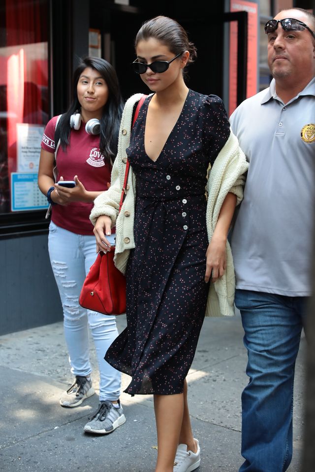 Fani do Seleny Gomez: Ubrałaś się ja BABCIA! Fani do Seleny Gomez: Ubrałaś się ja BABCIA!