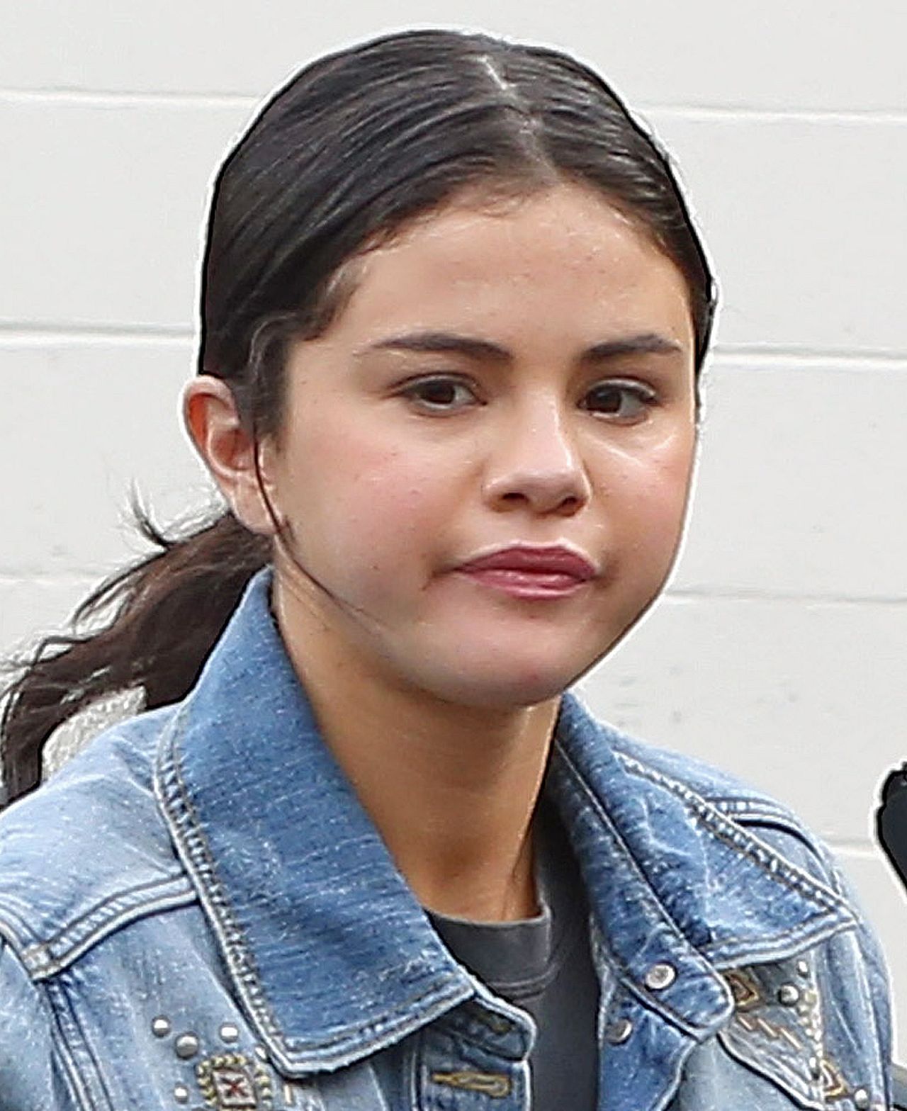 Selena Gomez BEZ MAKIJAŻU w luźnej, jeansowej kurtce (ZDJĘCIA) Selena Gomez BEZ MAKIJAŻU w luźnej, jeansowej kurtce (ZDJĘCIA)