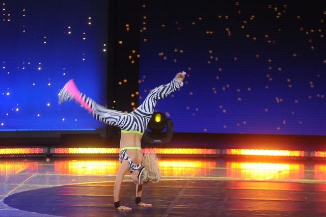 13-letnia mistrzyni świata z Norwegii w Tylko taniec [VIDEO]