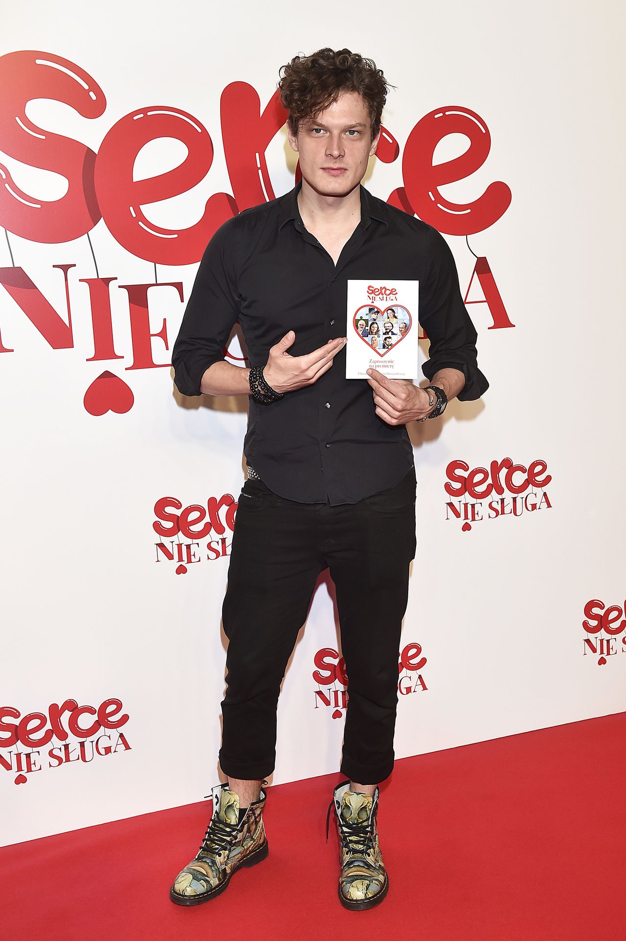 Śliczna Paulina Gałązka oraz drapieżna Chodakowska na premierze Serce nie sługa