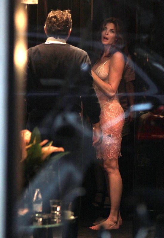 Stephanie Seymour przymierza seksowną bieliznę (FOTO) Stephanie Seymour przymierza seksowną bieliznę (FOTO)