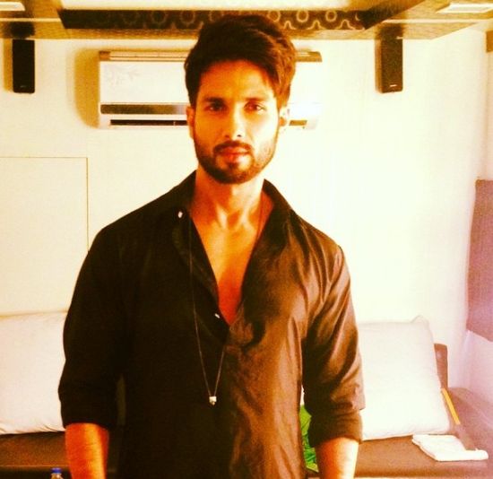 Shahid Kapoor - najsmaczniejsze ciacho z Bollywood? (FOTO) Shahid Kapoor - najsmaczniejsze ciacho z Bollywood? (FOTO)