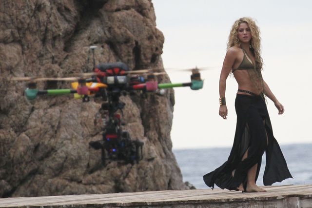 Synek Shakiry przeszkadzał mamie w pracy (FOTO)