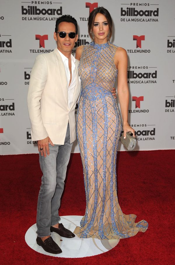 Były mąż Jennifer Lopez wpatrzony w piękną żonę jak w obrazek 