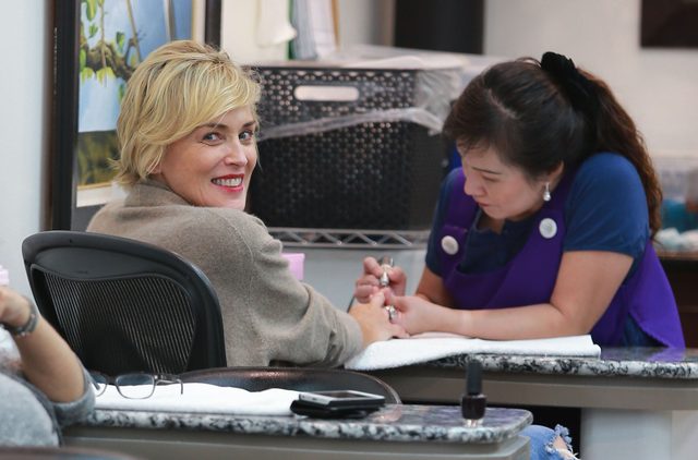 Sharon Stone - po pięćdziesiątce chodzi BEZ BIUSTONOSZA Sharon Stone - po pięćdziesiątce chodzi BEZ BIUSTONOSZA