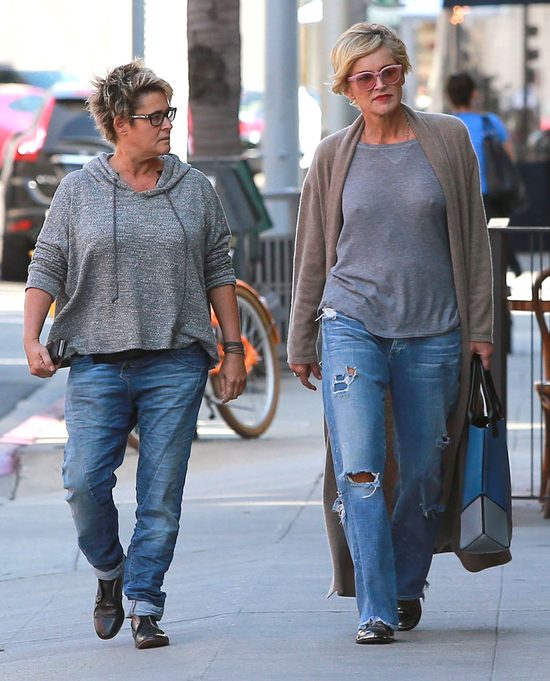 Sharon Stone - po pięćdziesiątce chodzi BEZ BIUSTONOSZA Sharon Stone - po pięćdziesiątce chodzi BEZ BIUSTONOSZA