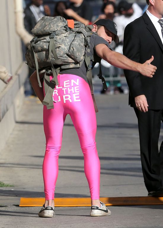 Ten aktor wie, jak zwrócić na siebie uwagę (FOTO)