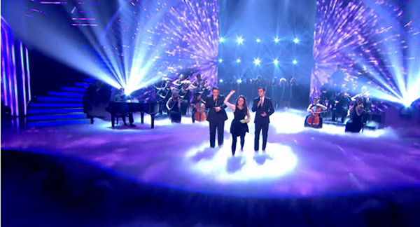 Simon Cowell obrzucony jajami (VIDEO)