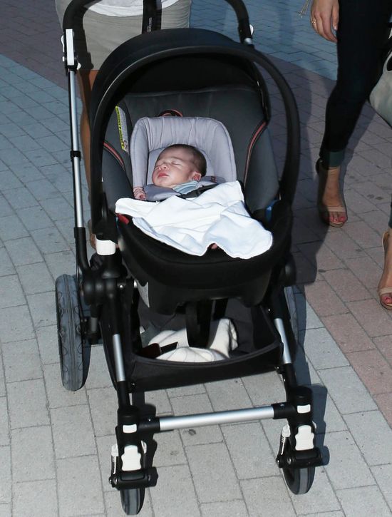 Simon Cowell ponownie przyłapany z rodzinką (FOTO)