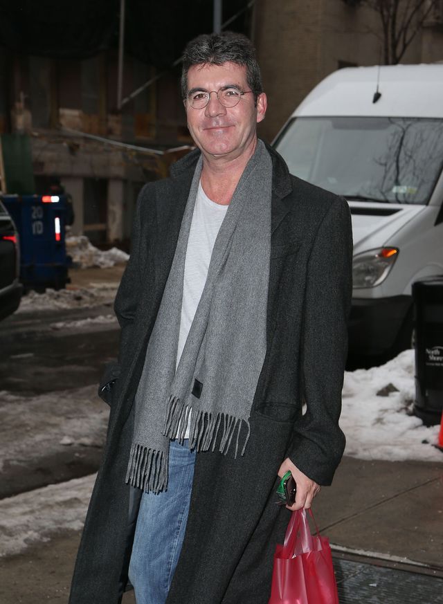 Simon Cowell - dumny tata przed szpitalem (FOTO)
