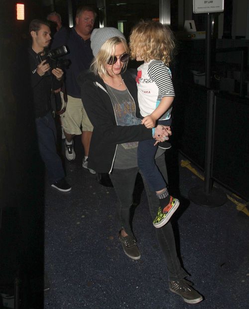 Nocny powrót Ashlee Simpson z Hawajów Nocny powrót Ashlee Simpson z Hawajów