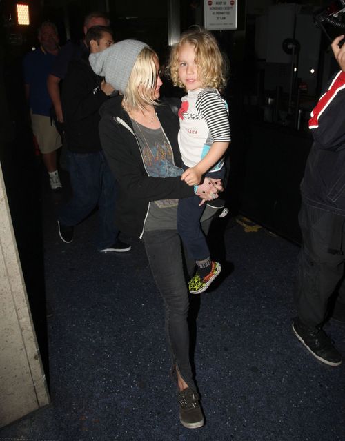 Nocny powrót Ashlee Simpson z Hawajów Nocny powrót Ashlee Simpson z Hawajów