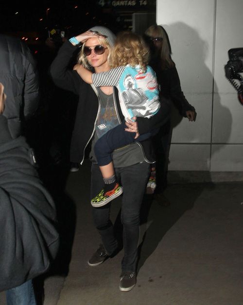 Nocny powrót Ashlee Simpson z Hawajów Nocny powrót Ashlee Simpson z Hawajów