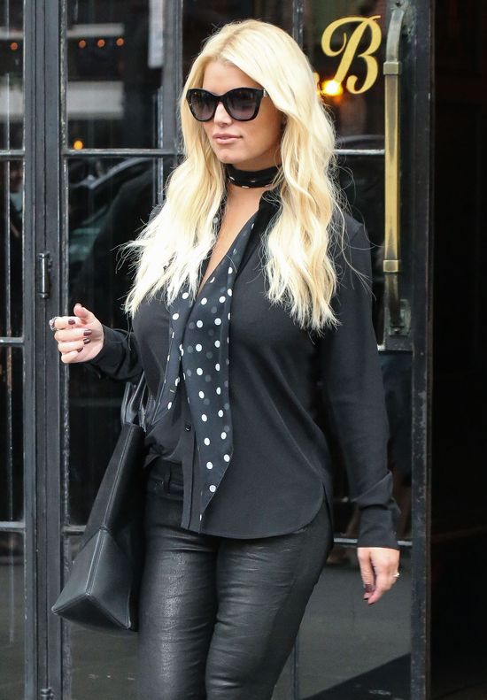Czy Jessica Simpson jest w stanie się normalnie uśmiechnąć?