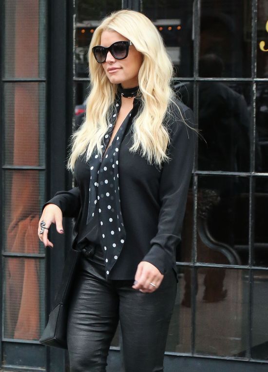 Czy Jessica Simpson jest w stanie się normalnie uśmiechnąć?