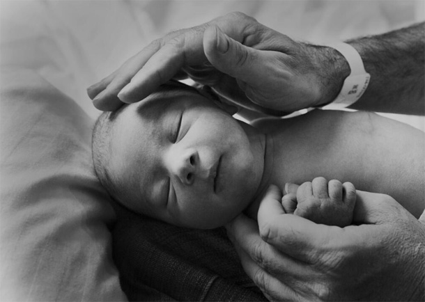 Simon Cowell pokazał trzy zdjęcia małego Erica (FOTO)