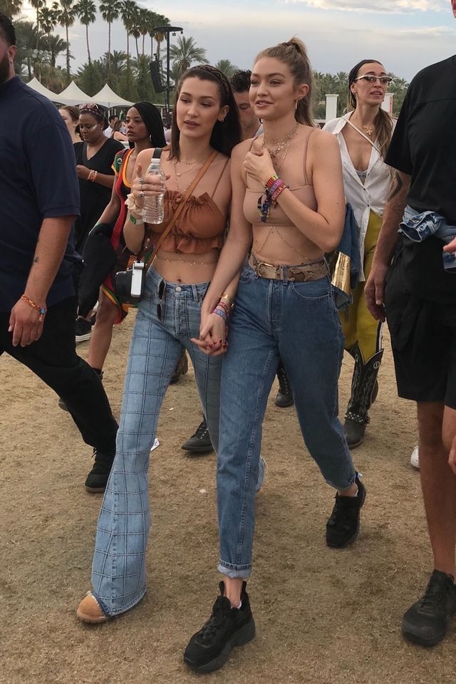 Bella i Gigi Hadid w siostrzanych stylizacjach na Coachelli (ZDJĘCIA)