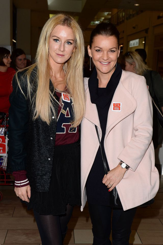 Siostry Radwańskie robią zakupy na oczach gromady fotoreporterów (FOTO) Siostry Radwańskie robią zakupy na oczach gromady fotoreporterów (FOTO)