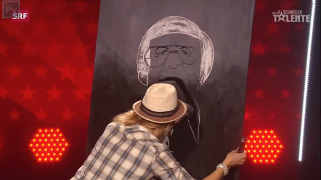 Niewiarygodna malarka w szwajcarskim Mam Talent! (VIDEO)