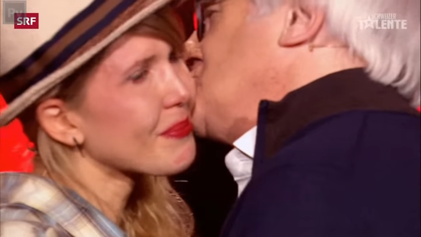 Niewiarygodna malarka w szwajcarskim Mam Talent! (VIDEO)