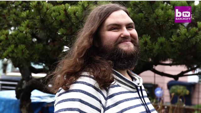 Ta kobieta wyhodowała u siebie PRAWDZIWĄ brodę! I czuje się... sexy! (VIDEO)