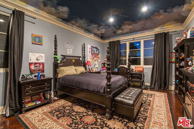 Tak wygląda dom jednego z członków Guns N'Roses (FOTO)