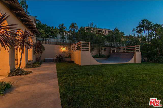 Tak wygląda dom jednego z członków Guns N'Roses (FOTO)