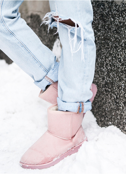 Najnudniejsze buty świata? Wiemy, jak je nosić w dobrym smaku