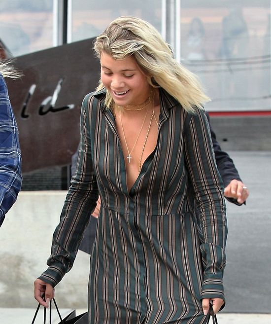 Gdy masz naście lat, rzuci cię sławny chłopak i dla rozgłosu pokazujesz piersi