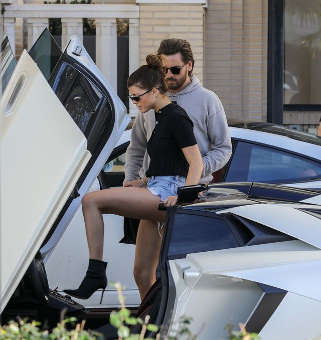 Scott Disick z seksowną 19-latką na zakupach (ZDJĘCIA)