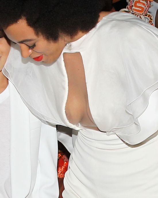 Ślubna kreacja Solange Knowles już krytykowana (FOTO) Ślubna kreacja Solange Knowles już krytykowana (FOTO)