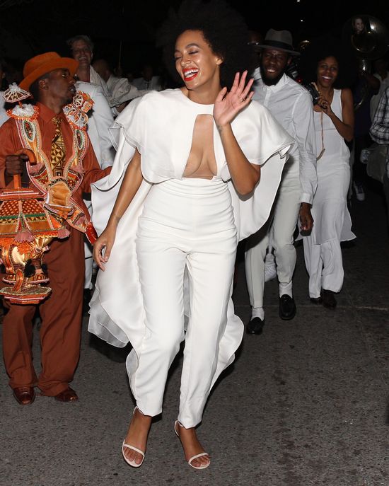 Ślubna kreacja Solange Knowles już krytykowana (FOTO)