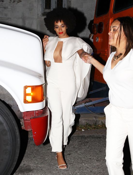 Ślubna kreacja Solange Knowles już krytykowana (FOTO) Ślubna kreacja Solange Knowles już krytykowana (FOTO)