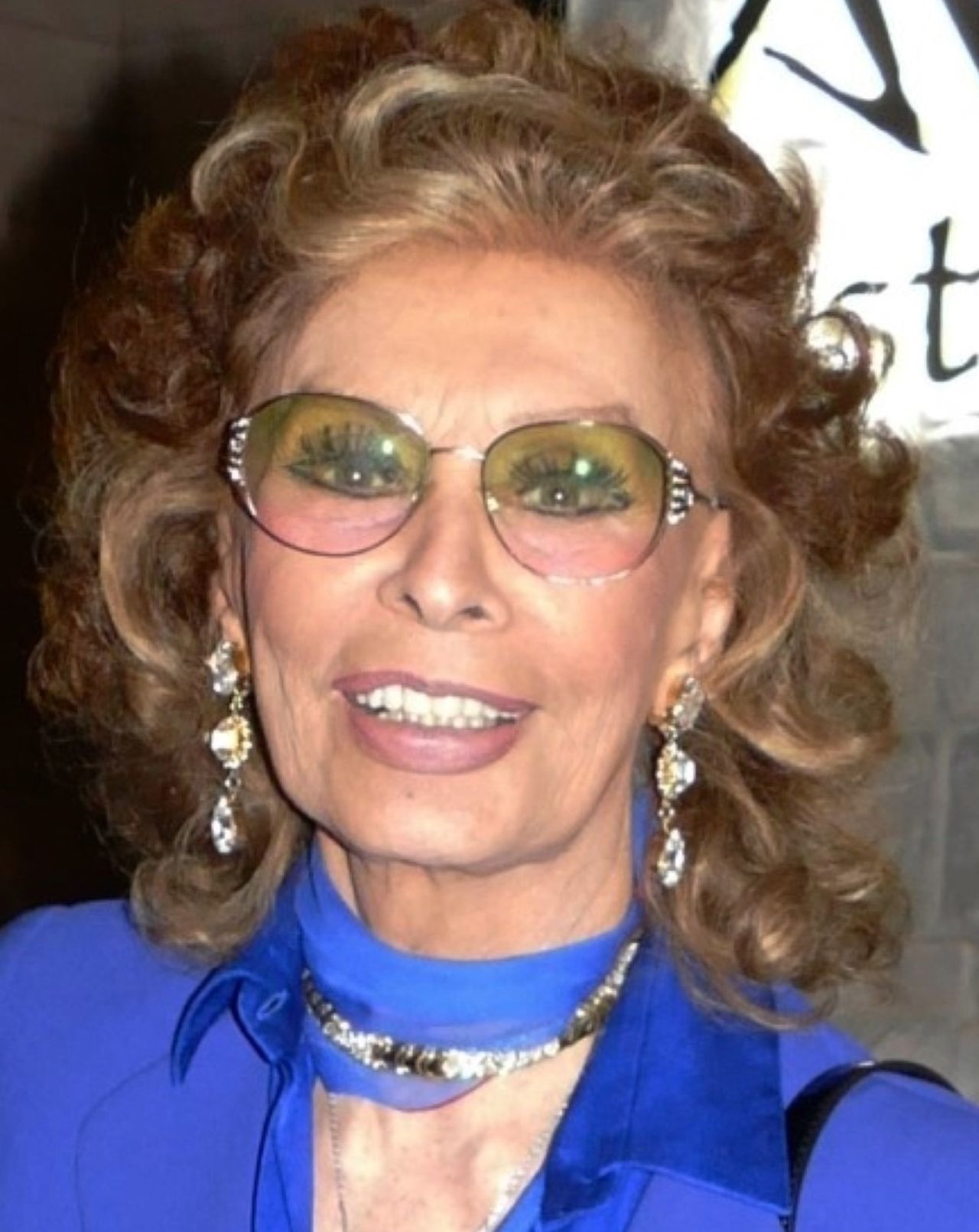 84-letnia Sophia Loren z synem na kolacji (ZDJĘCIA)