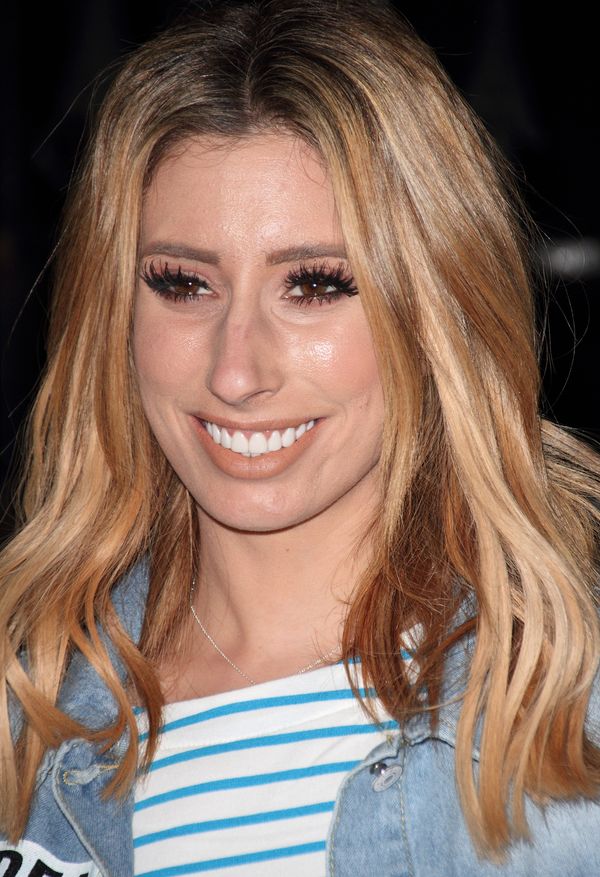 Kiedy wszystkie gwiazdy chwalą się silikonowymi biustami i szczupłą talią, ona.. Kiedy wszystkie gwiazdy chwalą się silikonowymi biustami i szczupłą talią, ona..