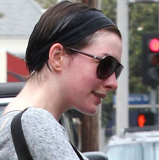 Anne Hathaway spocona jak MYSZ! (FOTO)