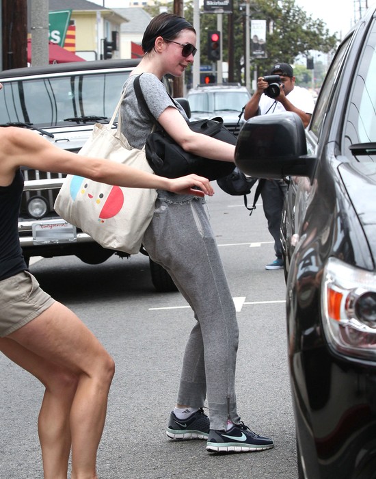 Anne Hathaway spocona jak MYSZ! (FOTO)