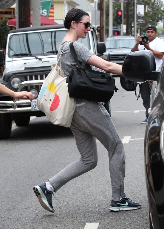 Anne Hathaway spocona jak MYSZ! (FOTO)