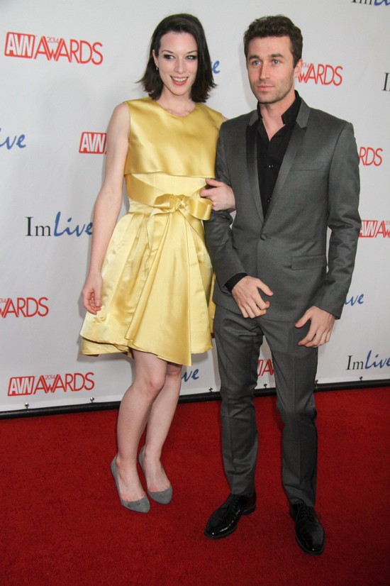 Co gwiazdy porno pokazują na rozdaniu swoich nagród? (FOTO)