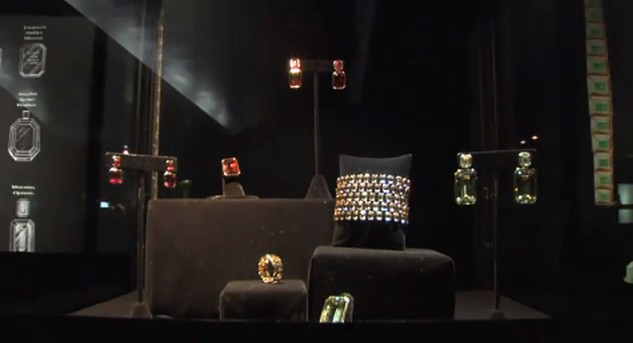 Na co Angelina Jolie wydaje pieniądze ze sprzedaży biżuterii