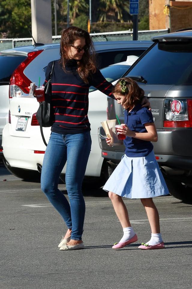 Suri Cruise skończyła już 10 lat - zobaczcie, jak się zmieniła! (FOTO) Suri Cruise skończyła już 10 lat - zobaczcie, jak się zmieniła! (FOTO)